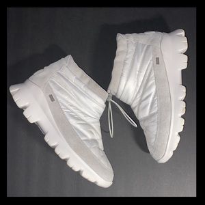 UGG CENTARA QUILTED WOMENS BOOTS